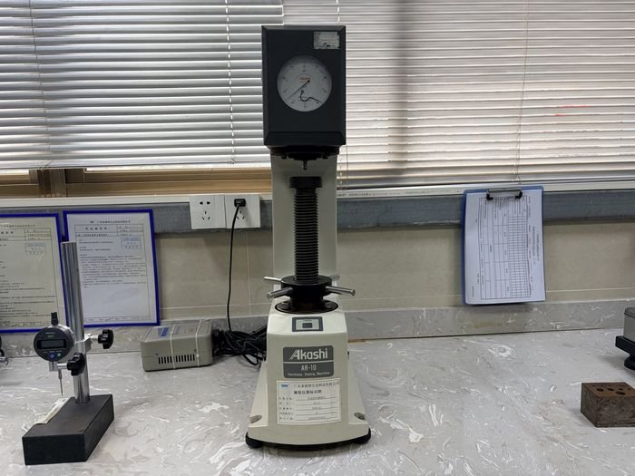 Rockwell hardness tester in the TYF laboratory