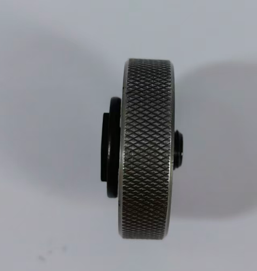 The same type of screw fully threaded through the ring gauge